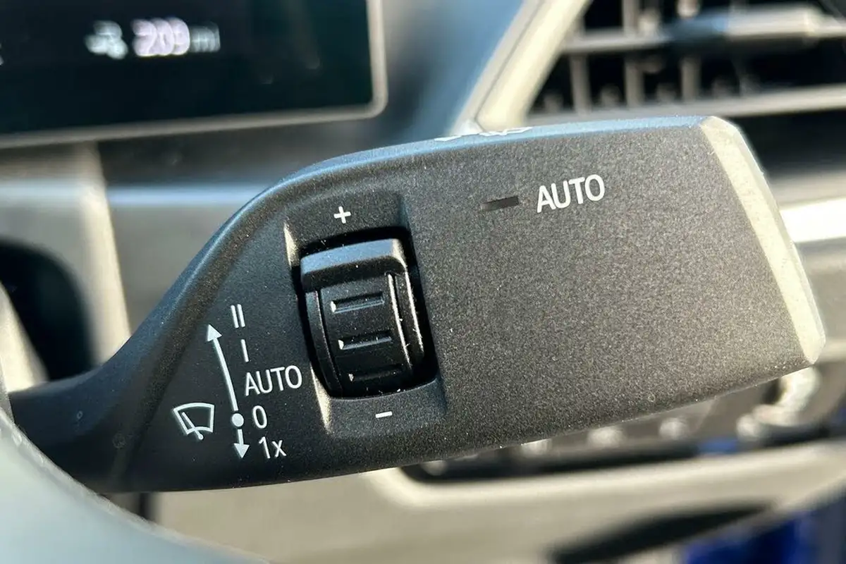 2023-bmw-i4-e-edrive40-m-sport-big-57