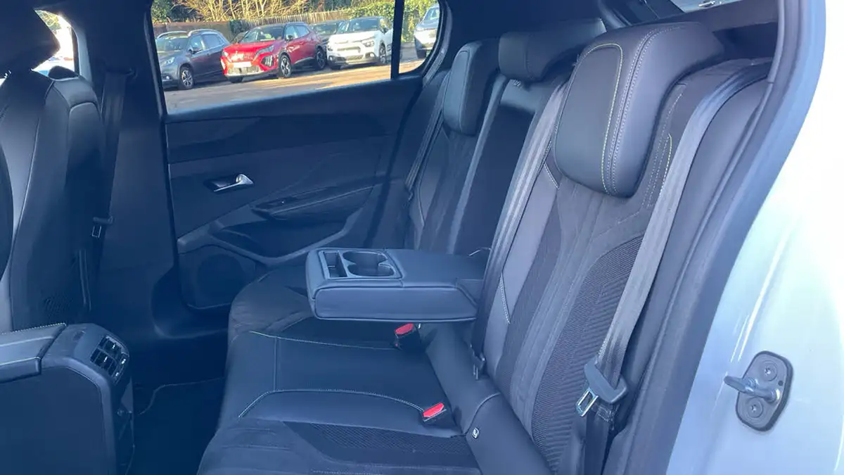 2024-peugeot-308-e-gt-big-32