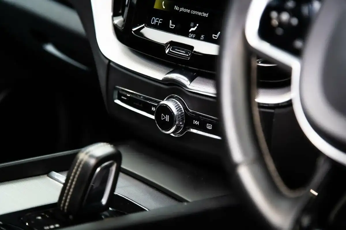 2021-volvo-xc60-20-t8-polestar-engineered-405bhp-twin-engine-big-23
