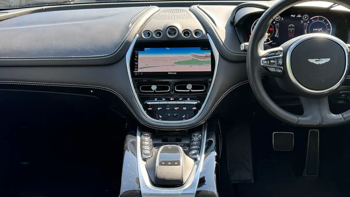 2021-aston-martin-dbx-40-v8-big-9