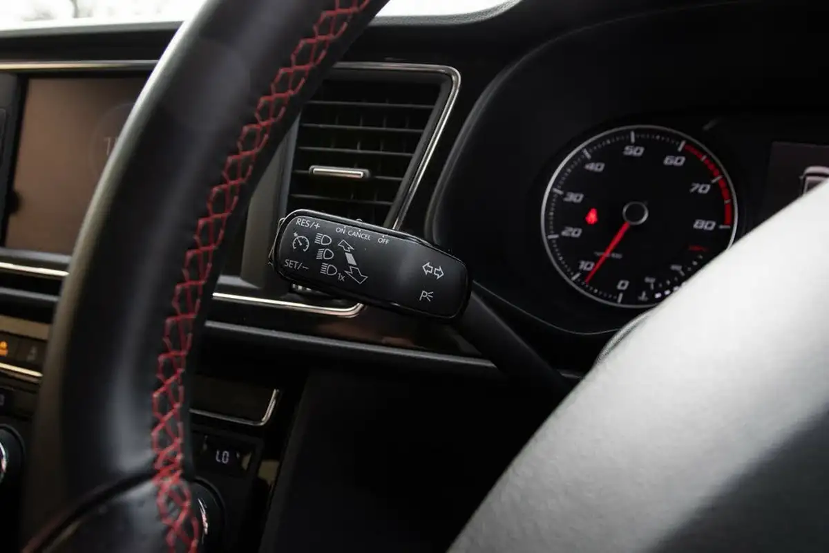 2018-seat-leon-14-tsi-fr-technology-sportcoupe-3d-big-16