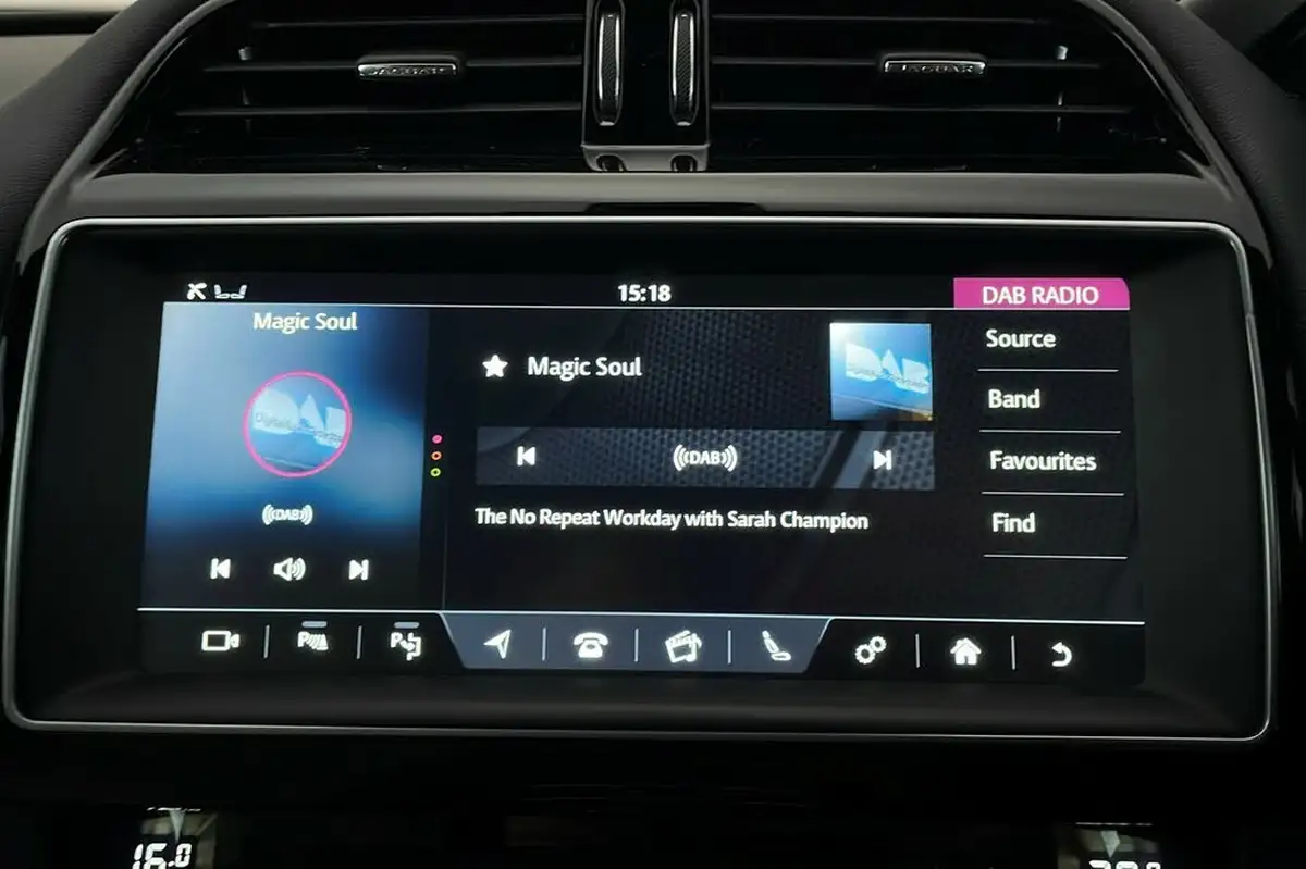 2016-jaguar-f-pace-30td-1st-edition-big-18