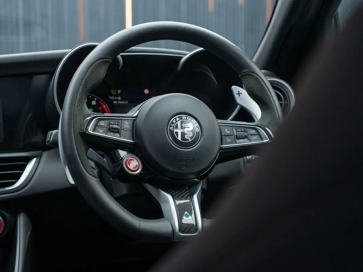 2022-alfa-romeo-giulia-29-biturbo-quadrifoglio-big-26
