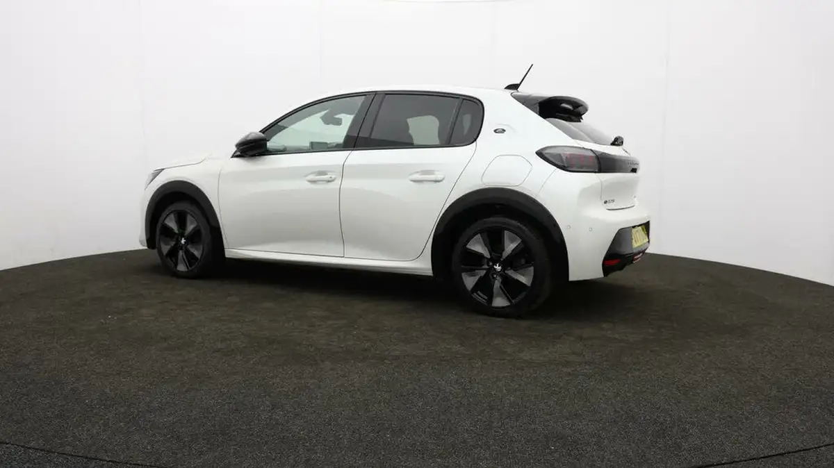 2021-peugeot-208-e-gt-premium-big-66