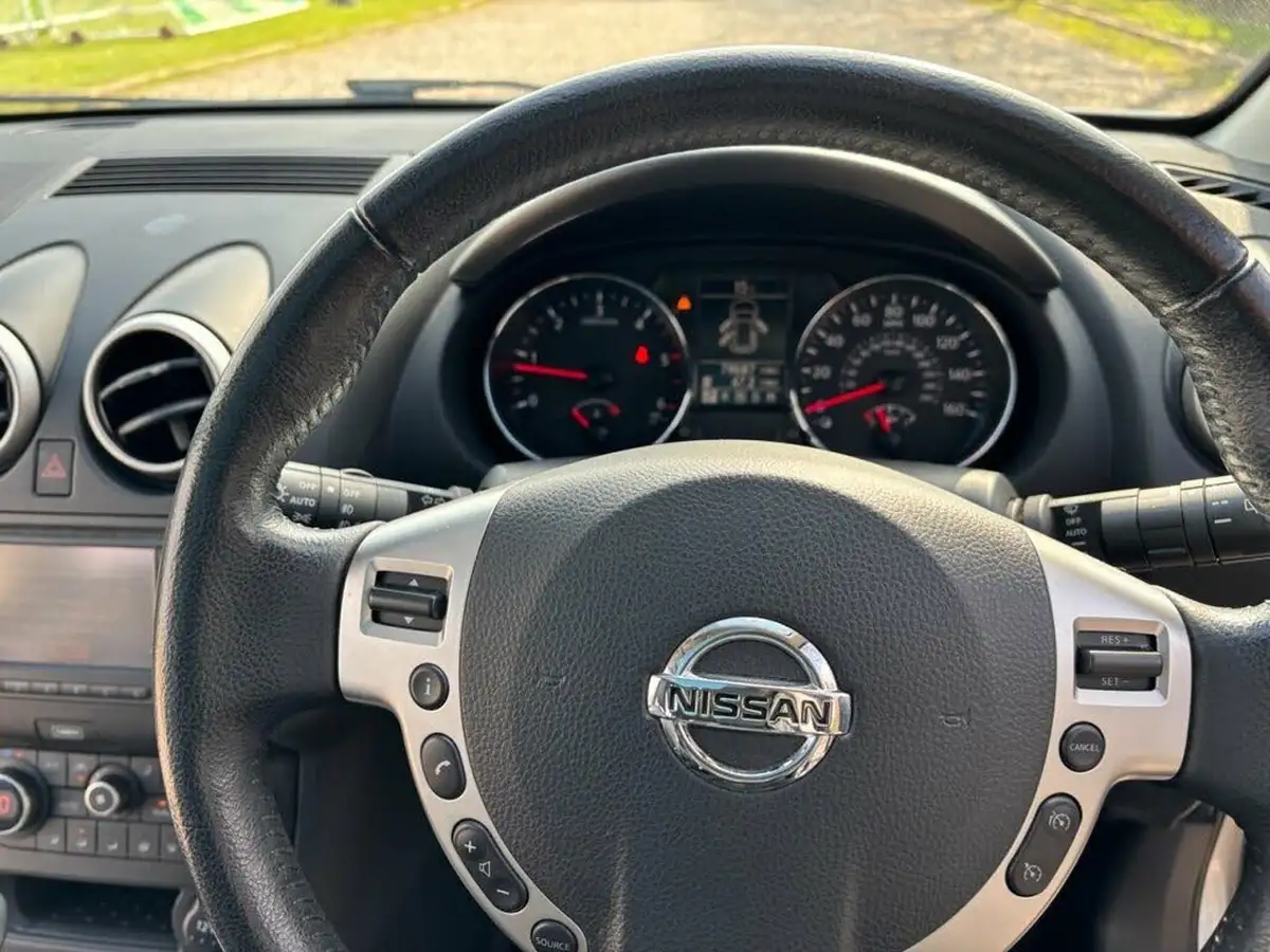 2013-nissan-qashqai2-20td-tekna-big-19