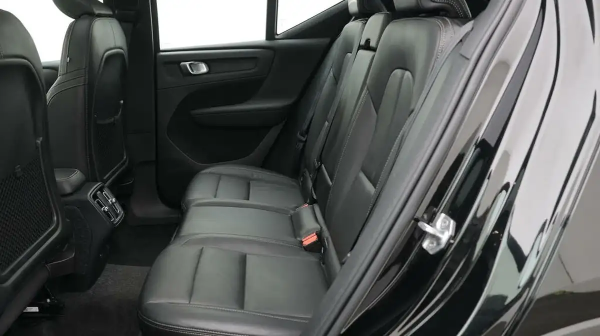 2021-volvo-xc40-20-b4-inscription-197bhp-geartronic-big-16
