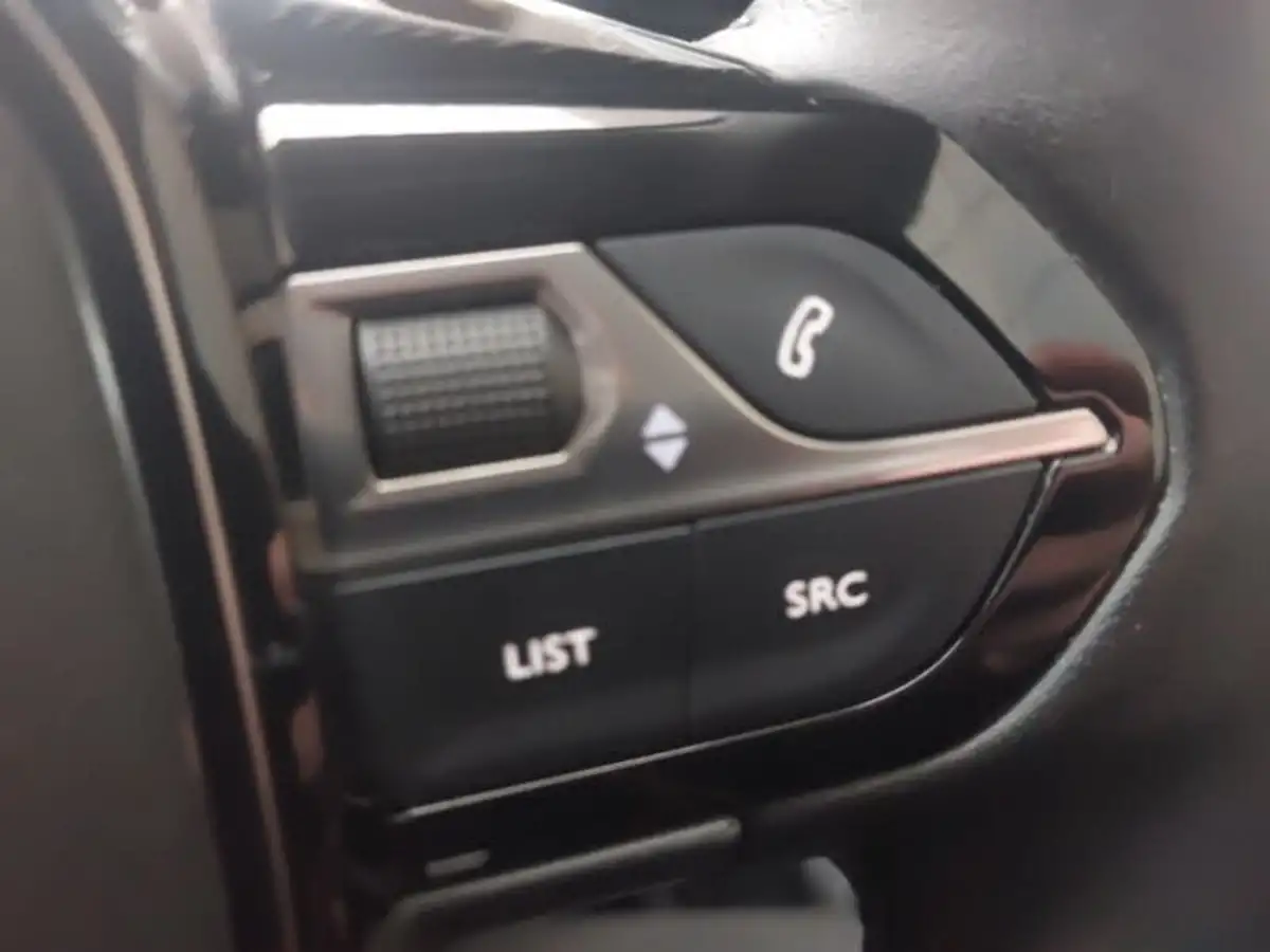 2020-peugeot-208-12-puretech-allure-premium-100bhp-big-12