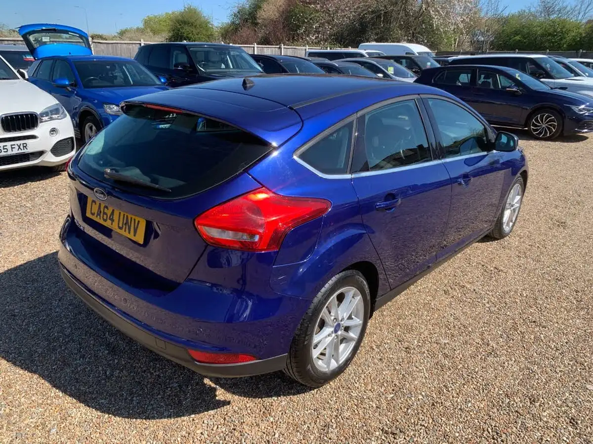 2015-ford-focus-16tdci-zetec-hatchback-big-6