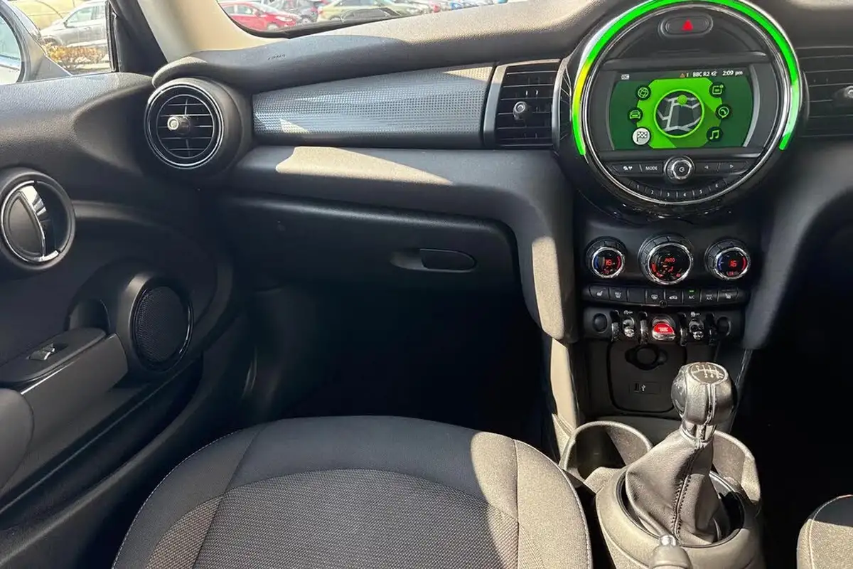 2019-mini-cooper-15-cooper-classic-hatchback-3d-big-13