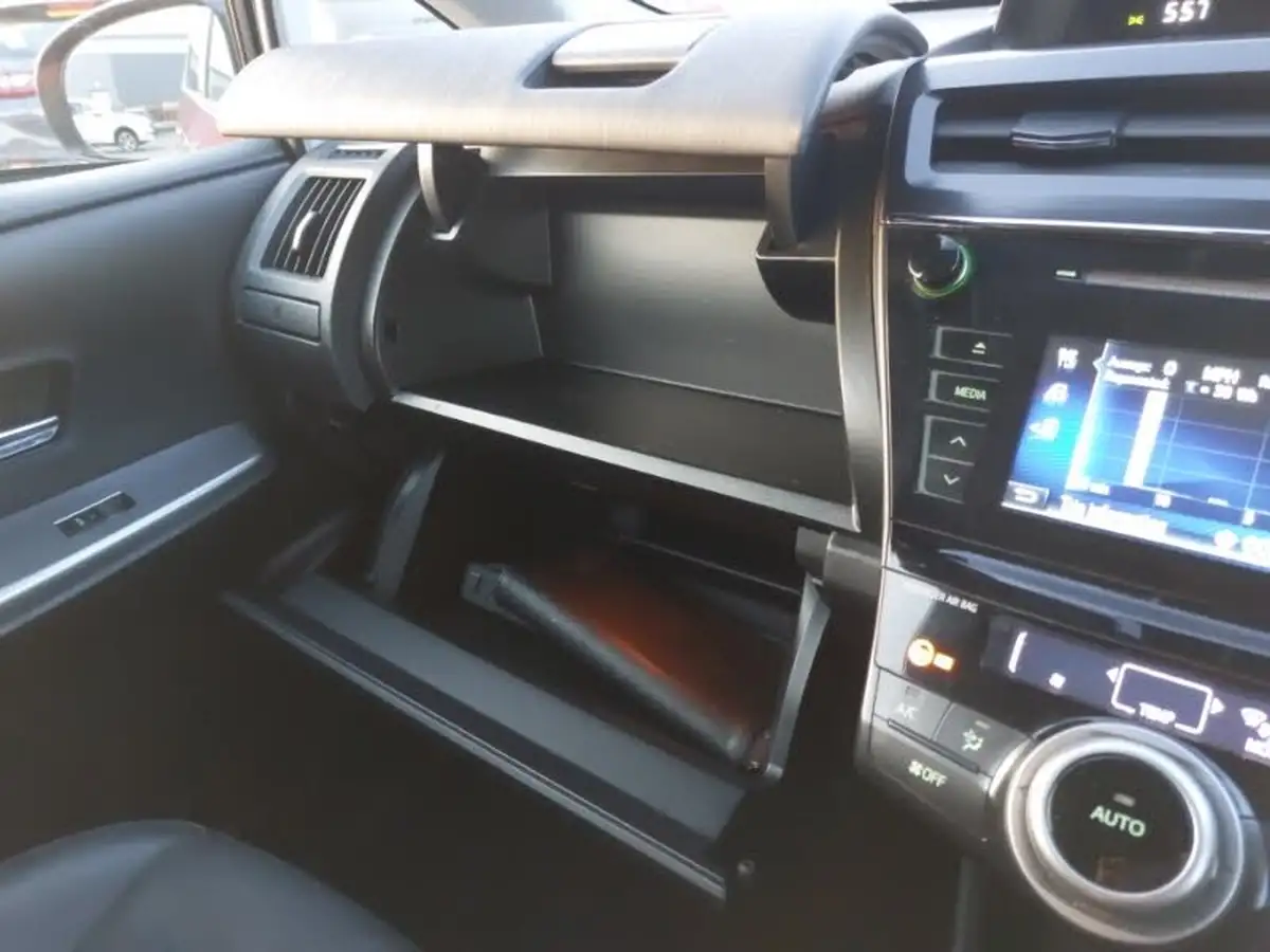 2020-toyota-prius-18-vvt-i-excel-big-17
