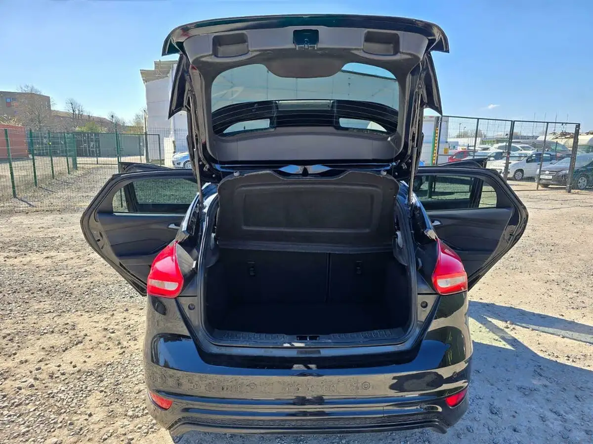 2017-ford-focus-10t-st-line-125ps-hatchback-auto-big-43
