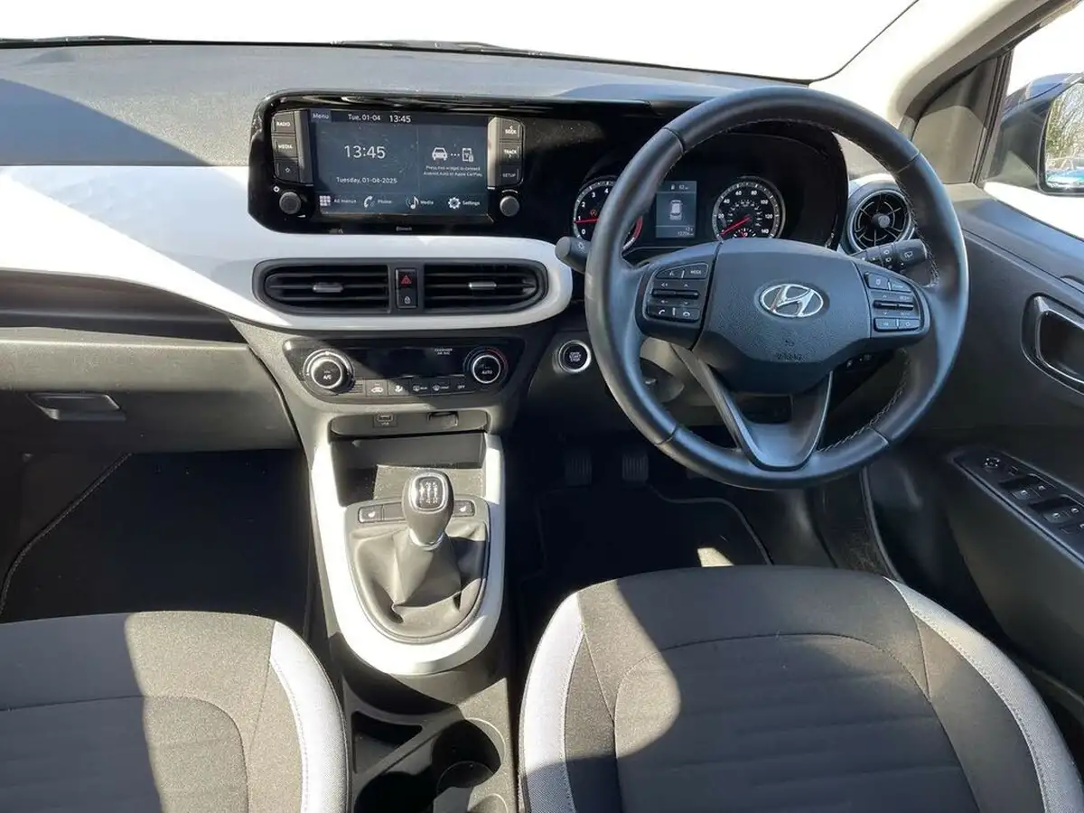 2023-hyundai-i10-10-premium-big-12