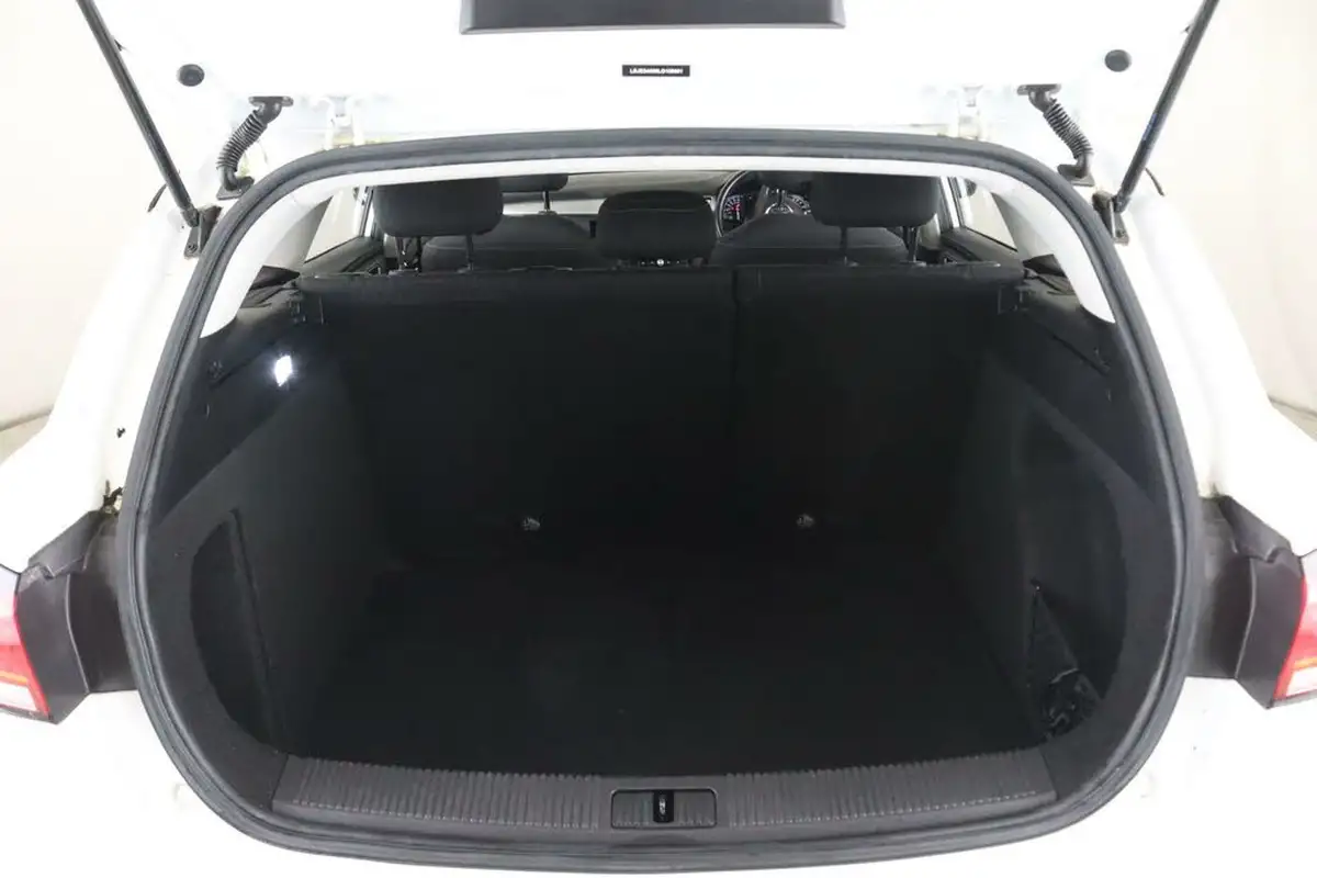 2021-mg-mg5-e-excite-ev-big-14