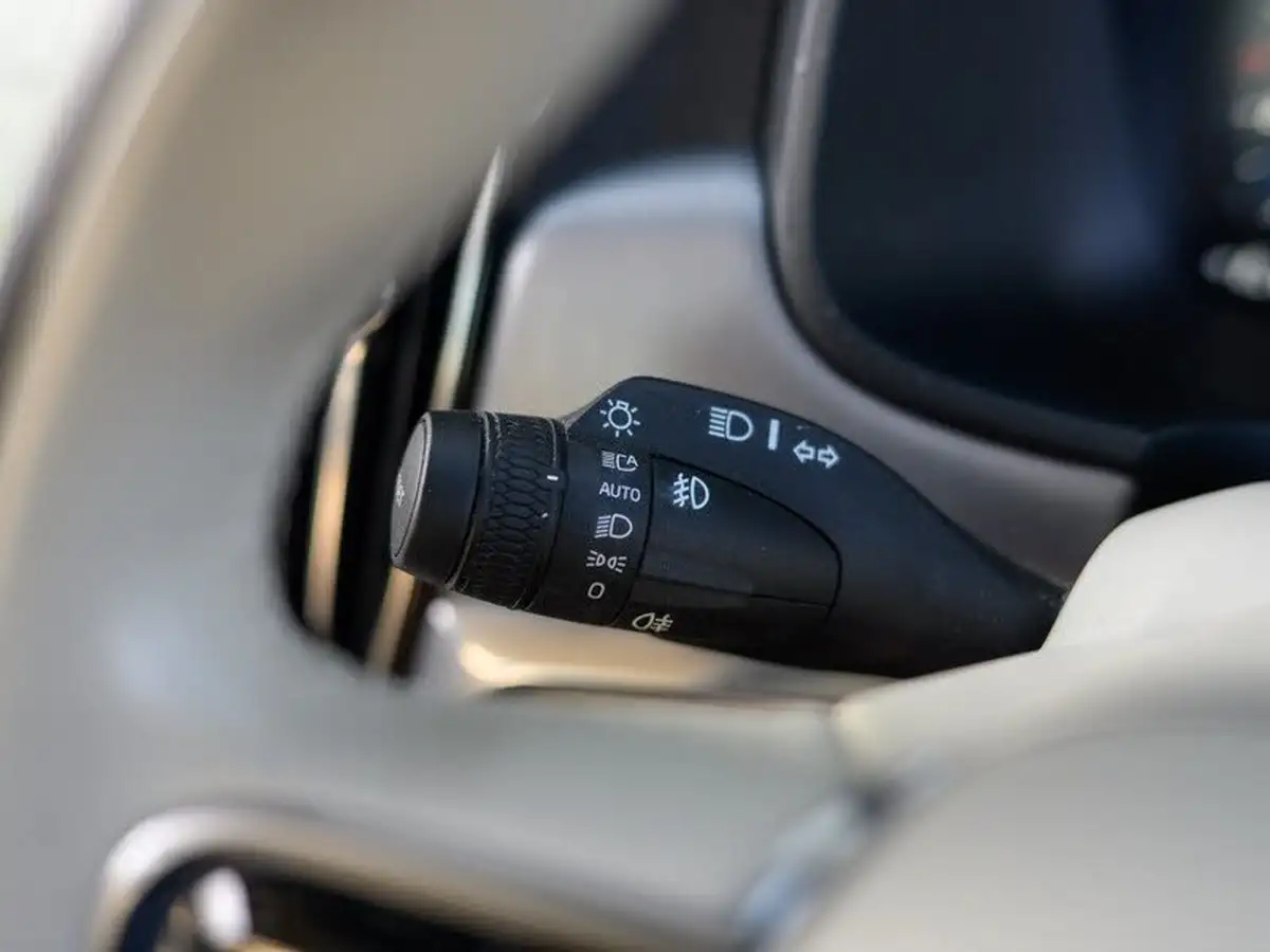 2019-volvo-s90-20-t4-momentum-big-17