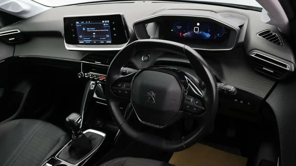 2020-peugeot-208-12-puretech-allure-100bhp-big-8