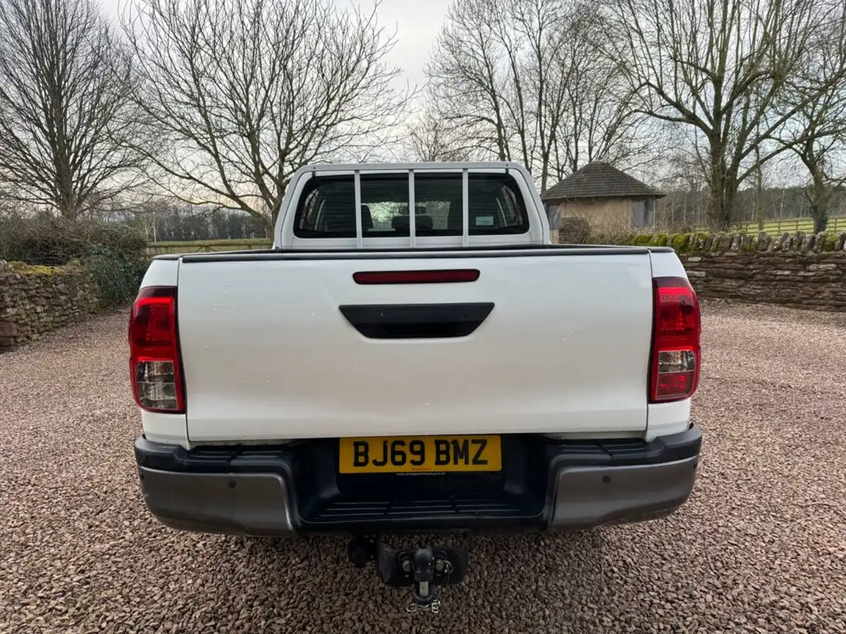 2019-toyota-hi-lux-24d-4d-active-150hpeu6dt-e-32t-double-pick-up-big-6