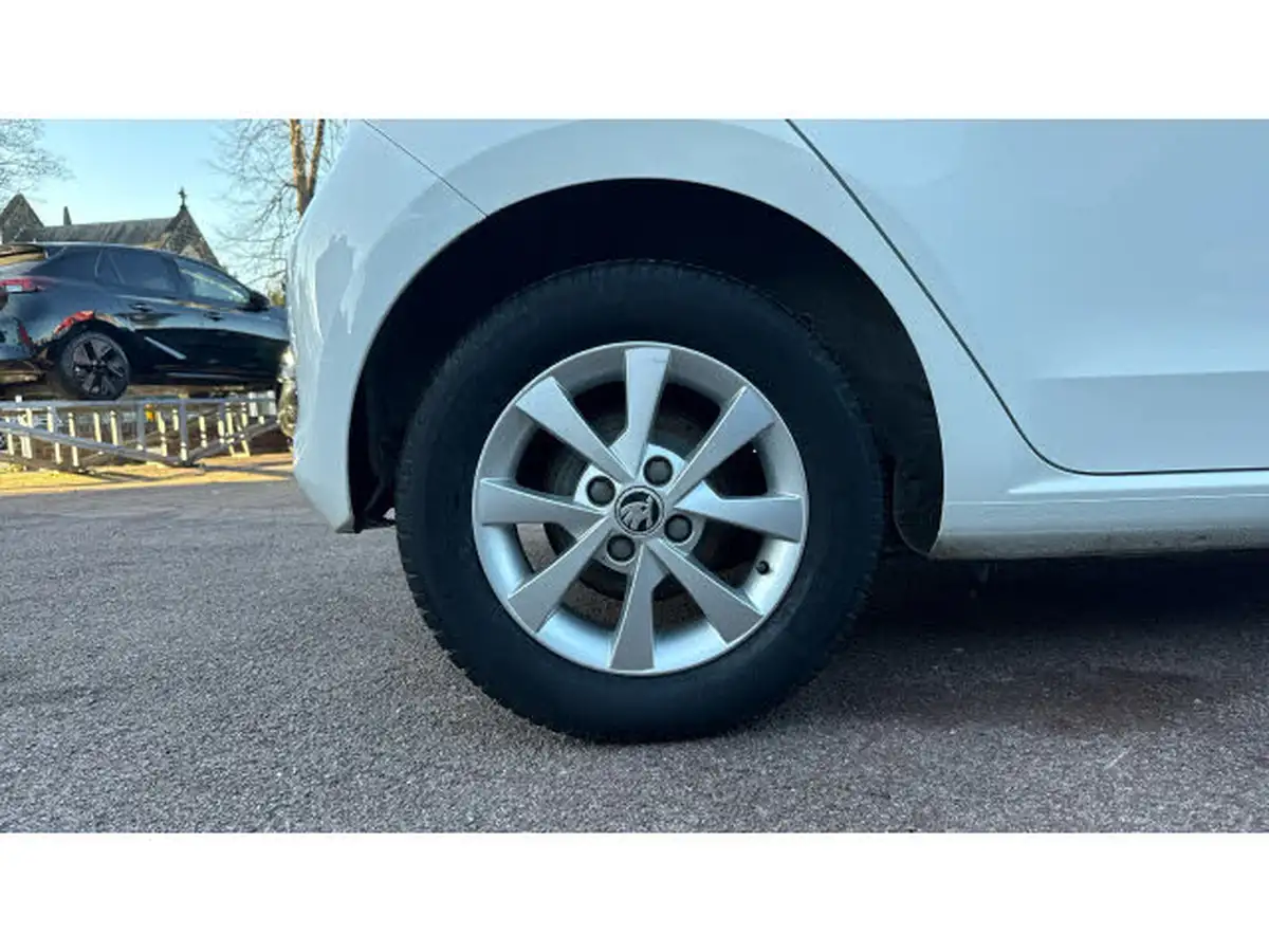2013-skoda-citigo-10-elegance-59bhp-5d-big-6