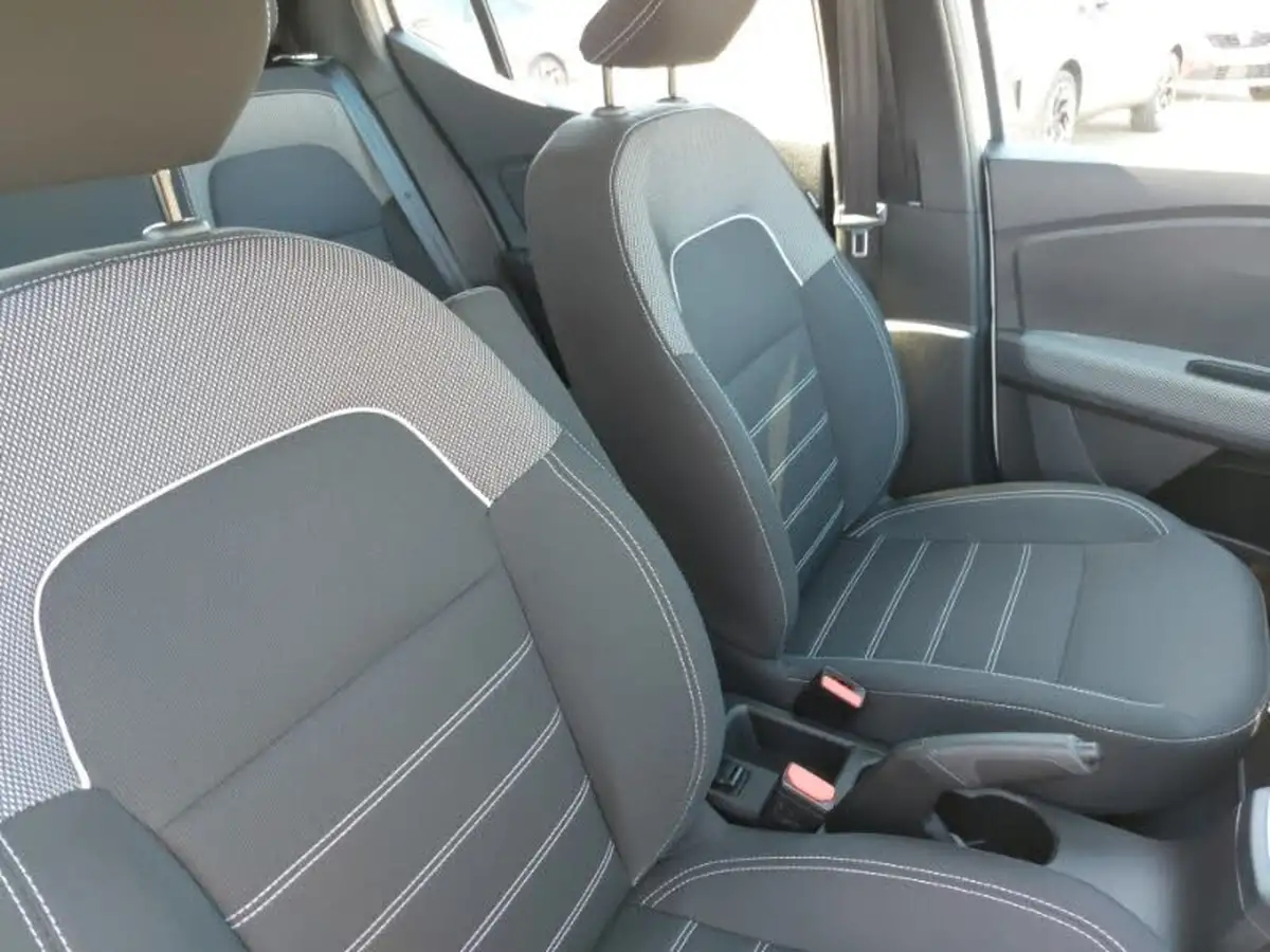 2022-dacia-sandero-10-tce-comfort-90bhp-big-12