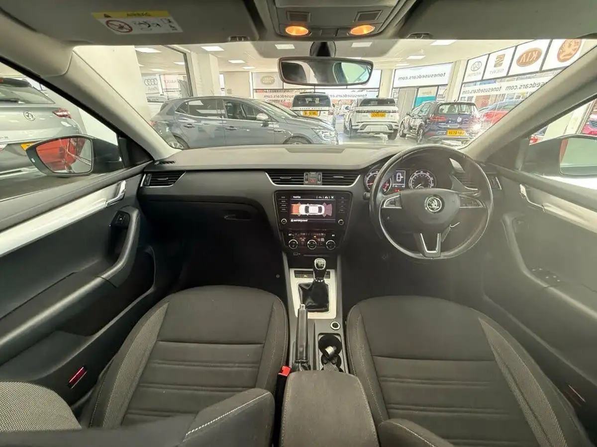 2020-skoda-octavia-10-tsi-se-technology-115ps-hatchback-big-7
