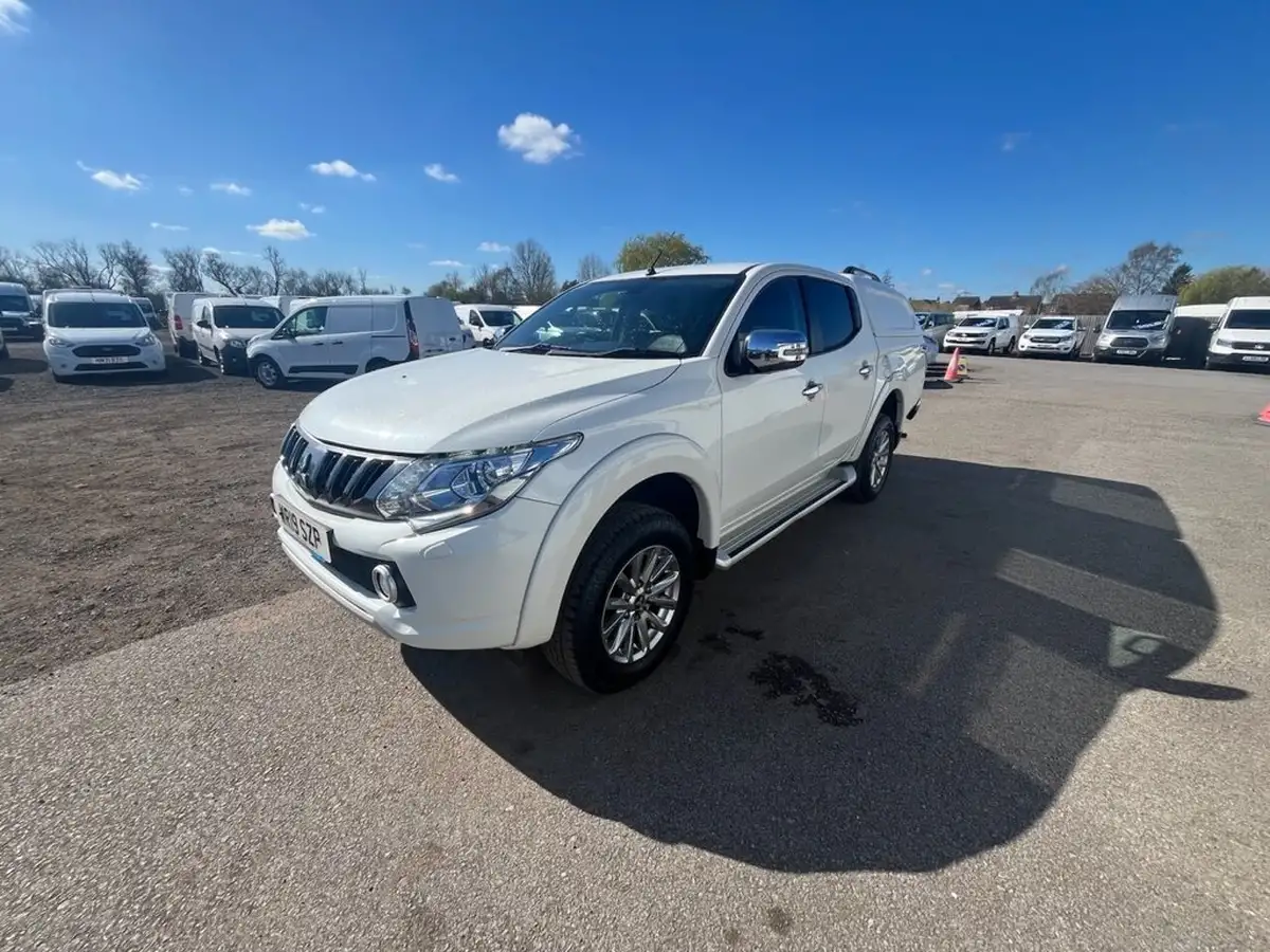 2019-mitsubishi-l200-24di-d-barbarian-eu6-big-2