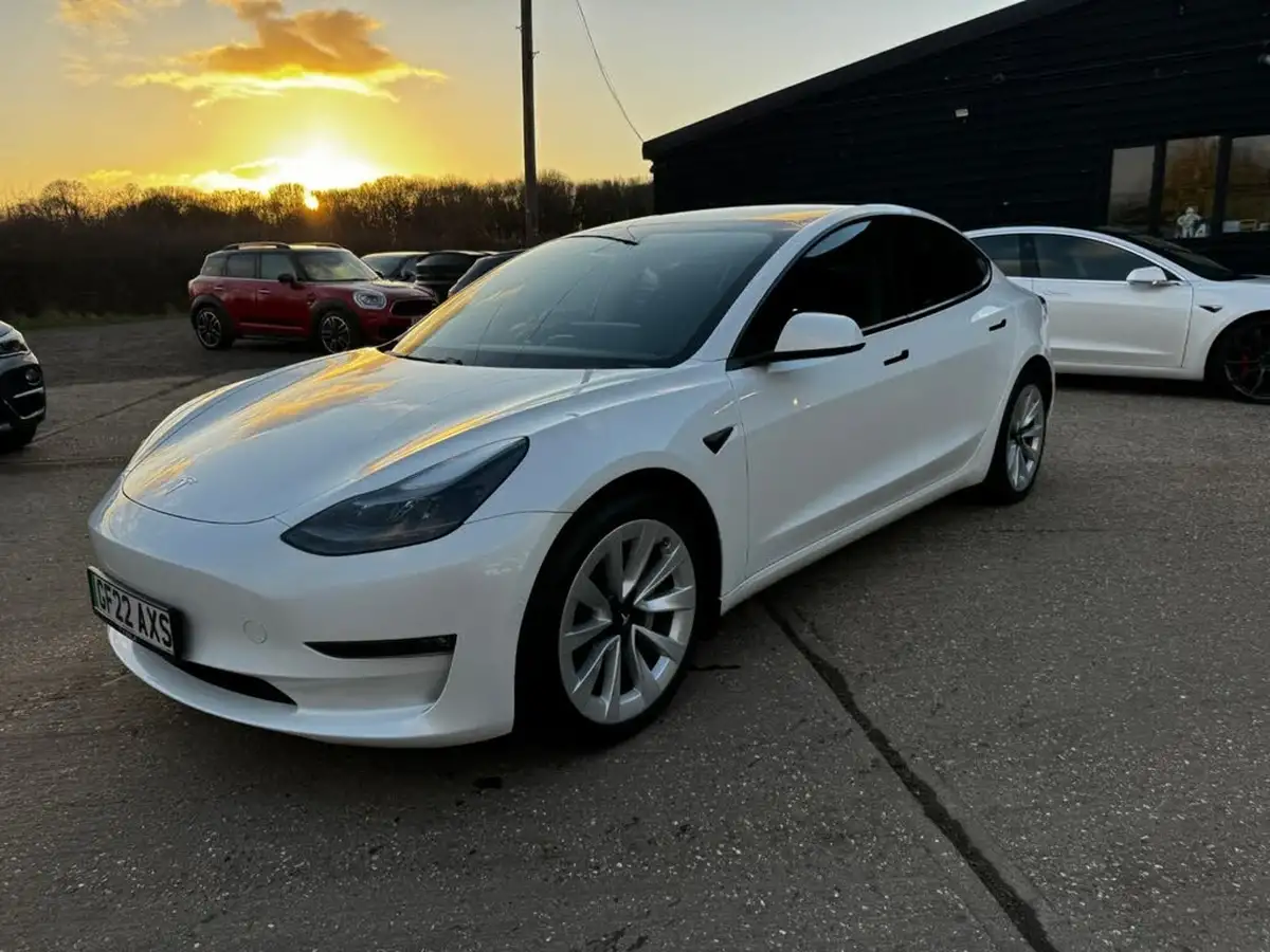 2022-tesla-model-3-e-long-range-big-8