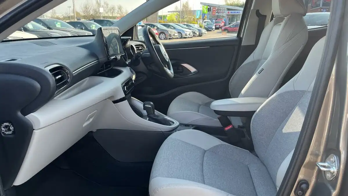 2022-toyota-yaris-cross-15-vvt-i-excel-city-packpan-roof-big-9