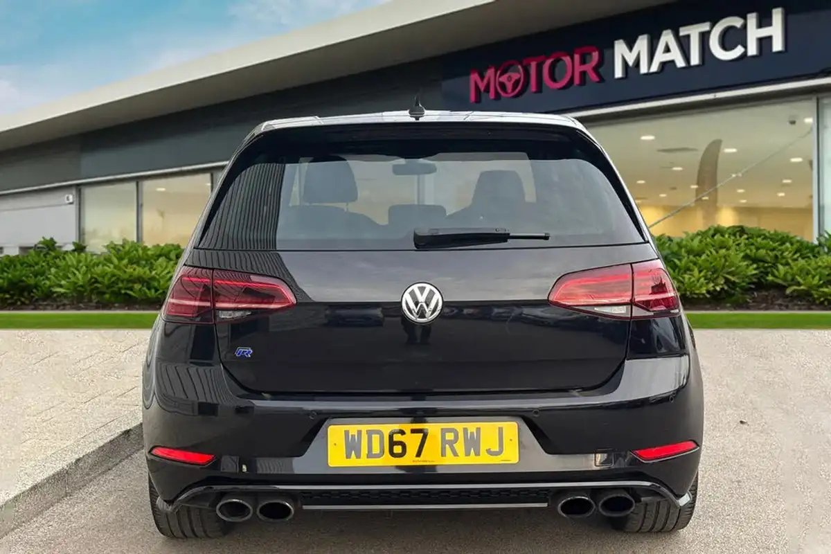 2018-volkswagen-golf-20-tsi-r-hatchback-3d-dsg-big-3