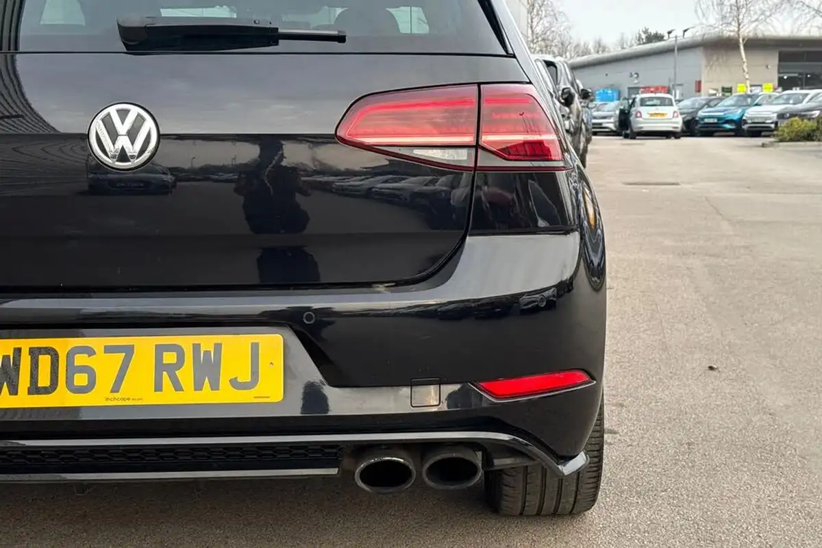 2018-volkswagen-golf-20-tsi-r-hatchback-3d-dsg-big-27