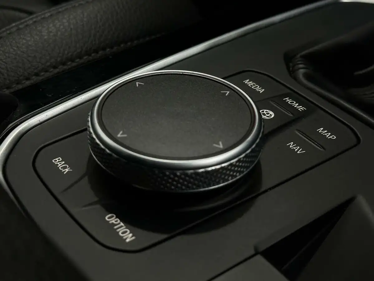 2020-bmw-1-series-20td-118d-m-sport-big-19