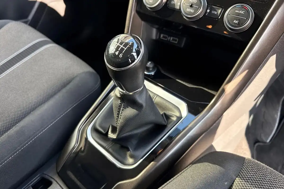 2020-volkswagen-t-roc-15-tsi-se-big-19