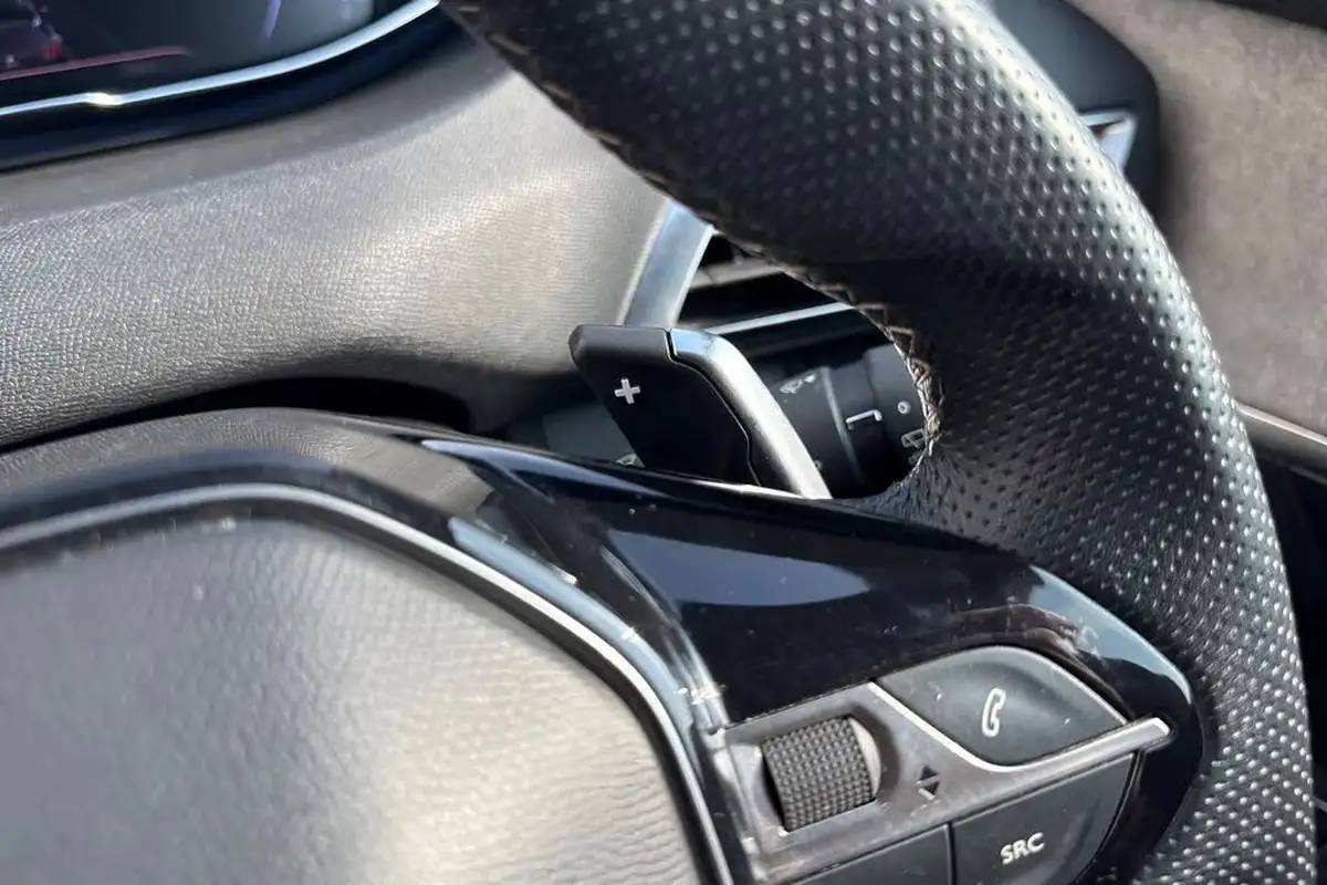 2021-peugeot-5008-suv-12-puretech-gt-eat8-big-46