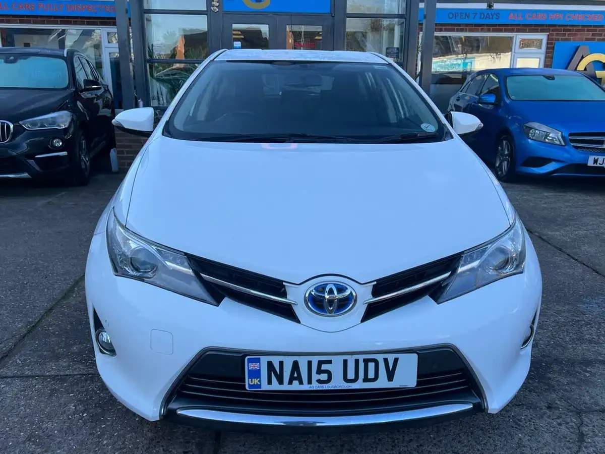2015-toyota-auris-18-vvt-i-hsd-icon-hatchback-e-cvt-big-15