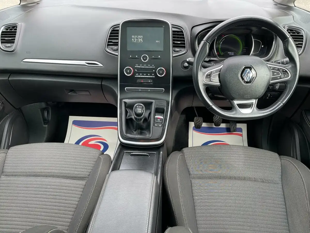 2019-renault-grand-scenic-13-tce-iconic-big-13