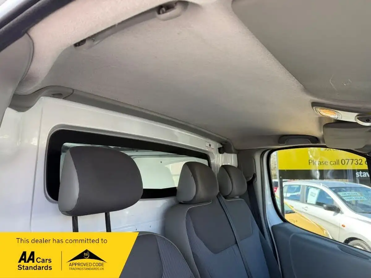 2007-vauxhall-vivaro-20td-2900-swb-20cdti-115ps-euro-iv-panel-van-big-9
