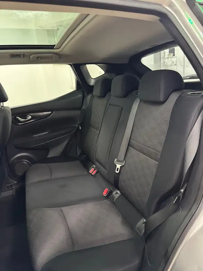 2015-nissan-qashqai-15dci-acenta-premium-big-17