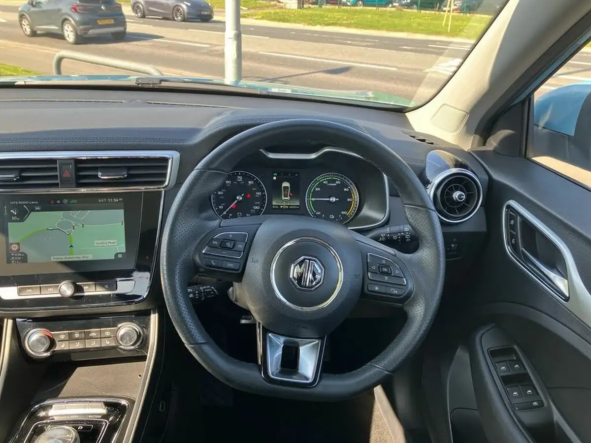 2021-mg-zs-suv-e-exclusive-ev-big-14
