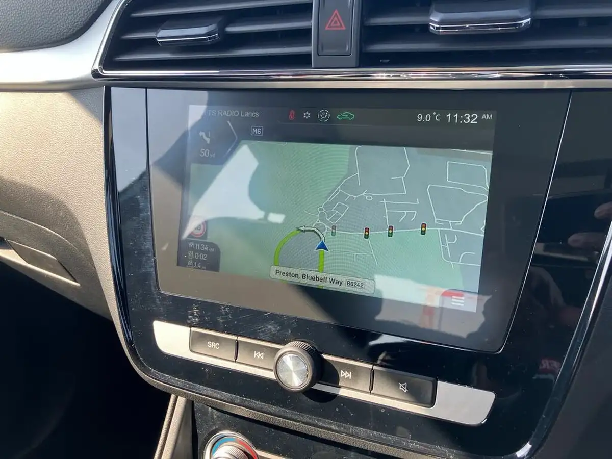 2021-mg-zs-suv-e-exclusive-ev-big-10