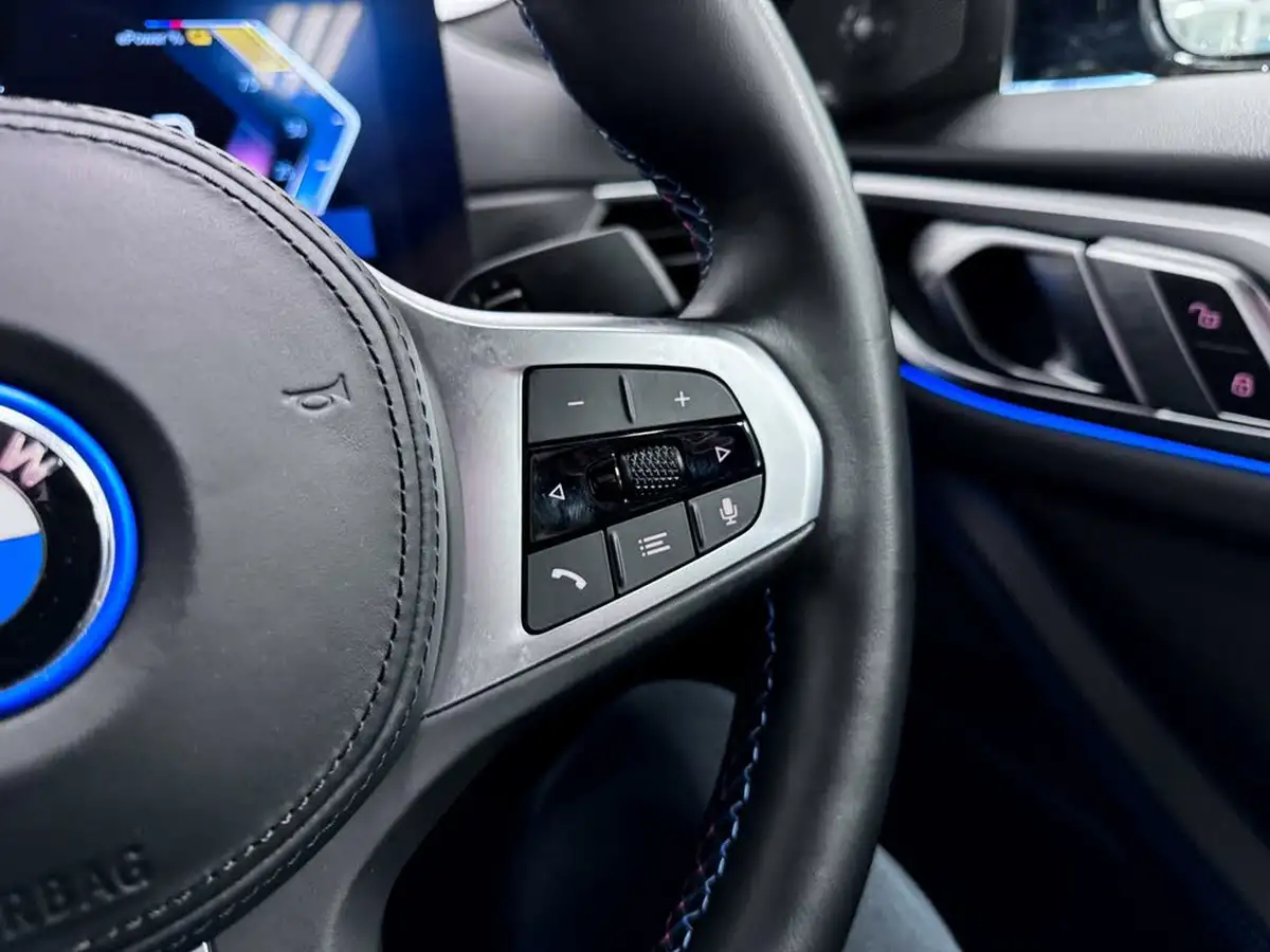2022-bmw-i4-e-m50-big-32