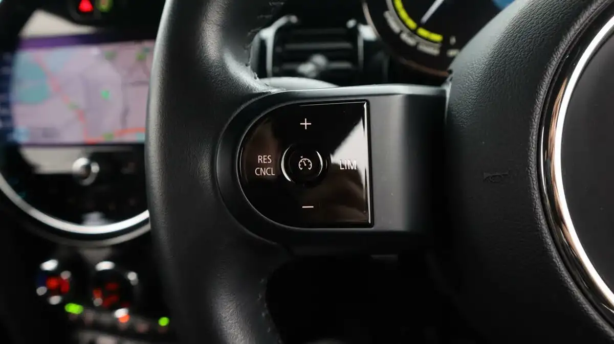 2021-mini-cooper-e-cooper-s-2-big-25