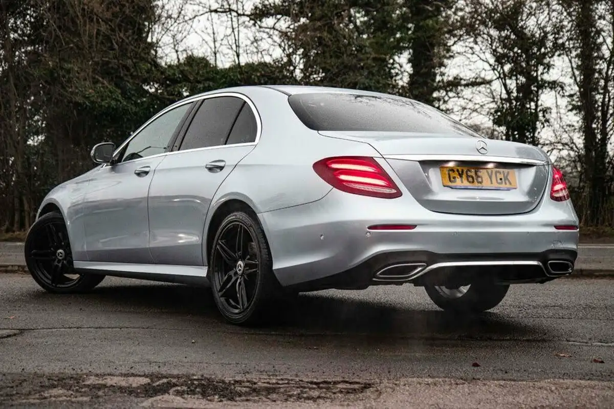 2016-mercedes-benz-e-class-20d-e220d-amg-line-ss-saloon-4d-big-1