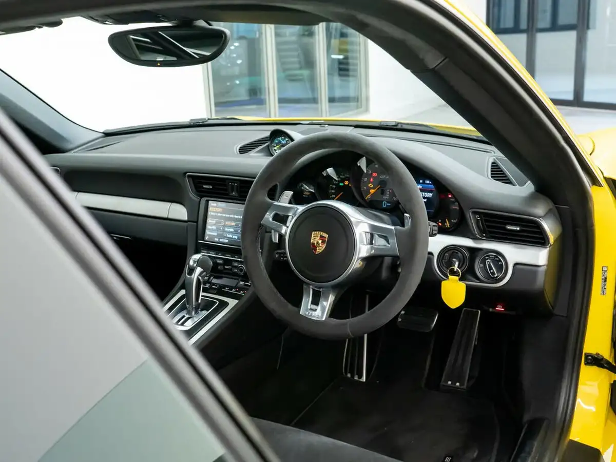 2014-porsche-911-38-gt3-big-5