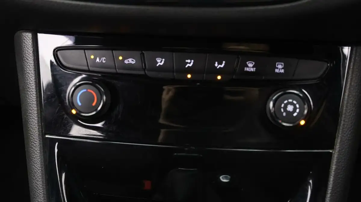 2018-vauxhall-astra-14i-16v-turbo-sri-vx-line-nav-big-12