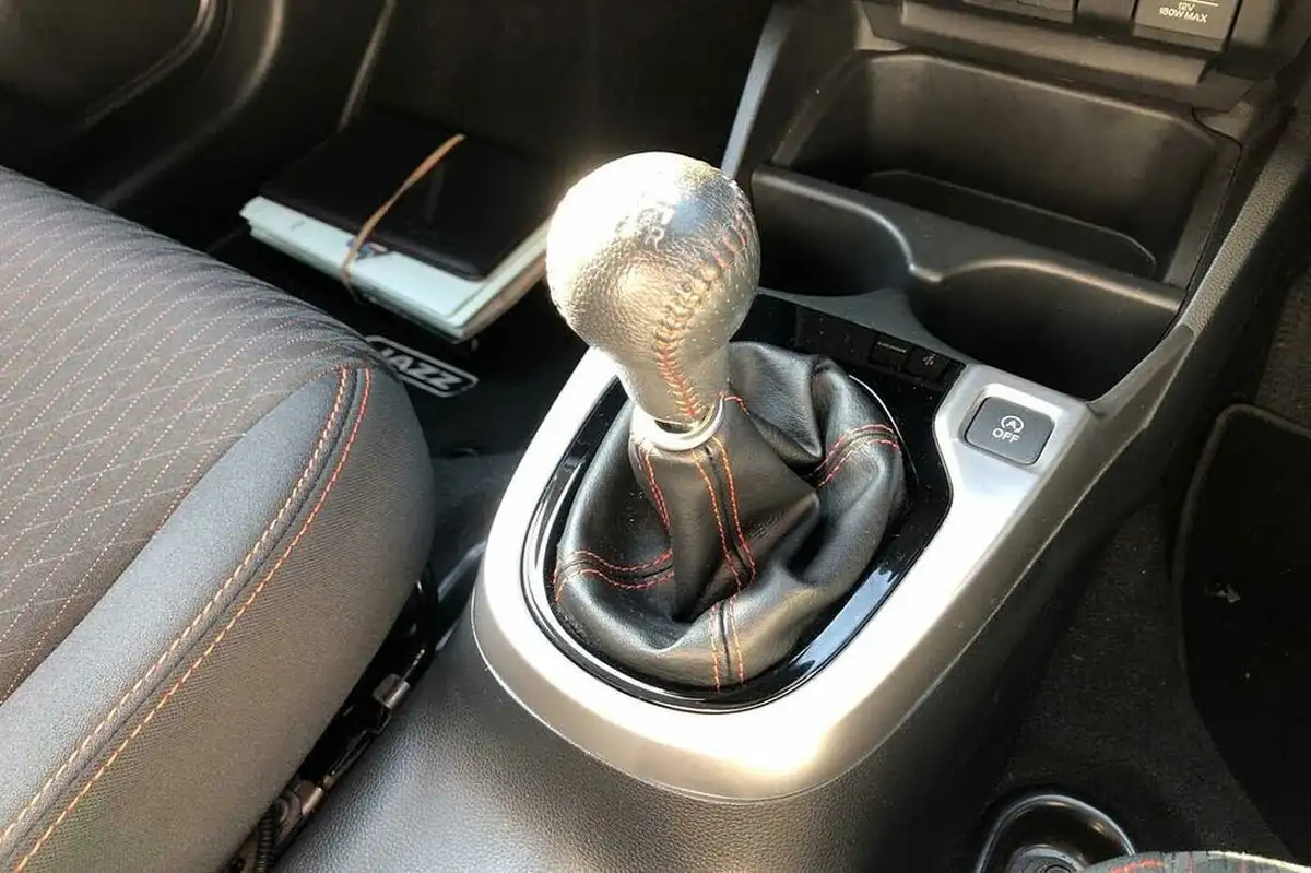 2018-honda-jazz-15-i-vtec-sport-navi-big-36