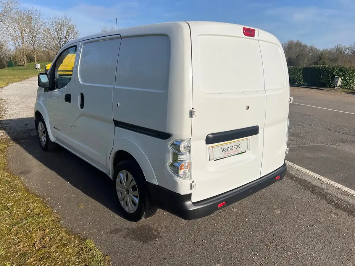 2020-nissan-env200-e-acenta-panel-van-auto-big-14