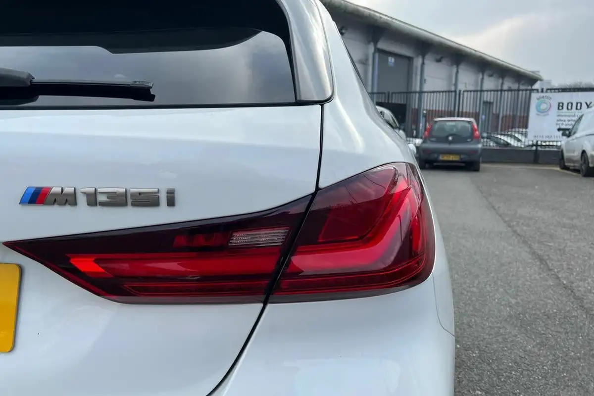 2022-bmw-1-series-20-m135i-xdrive-big-19