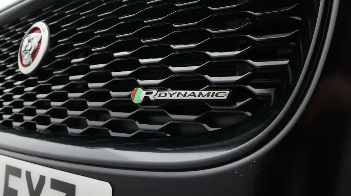 2019-jaguar-e-pace-20-i4d-r-dynamic-s-150ps-awd-auto-big-22