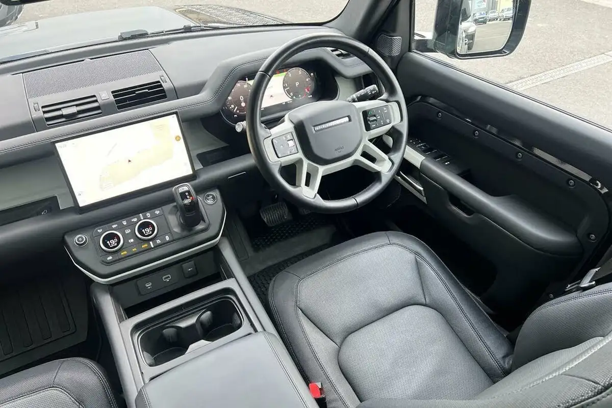 2023-land-rover-110-defender-30-d300-x-dynamic-hse-big-41