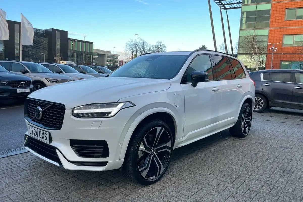 2024-volvo-xc90-20-t8-ultra-dark-big-11