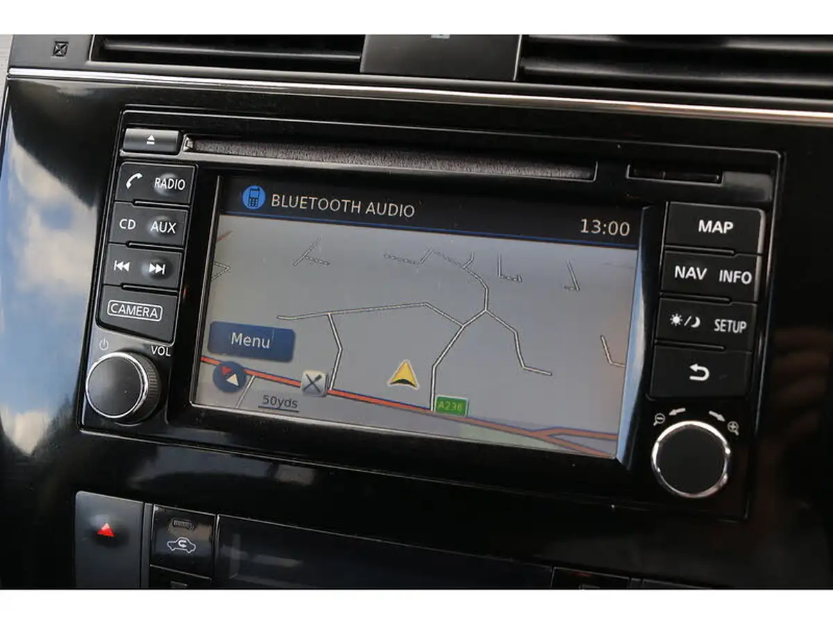 2015-nissan-pulsar-12-n-tec-big-39