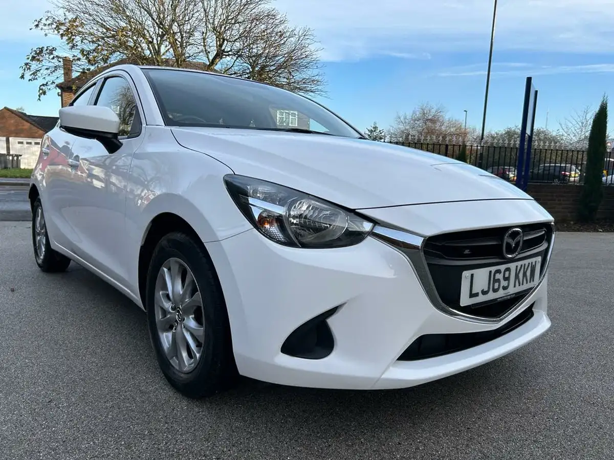 2019-mazda-mazda2-15-se-big-1
